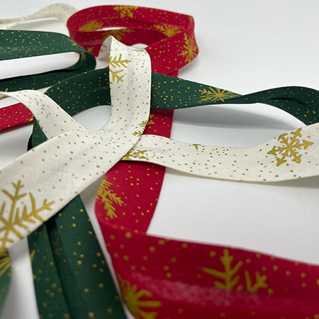 Poplin julemotiv skråbånd, hvid