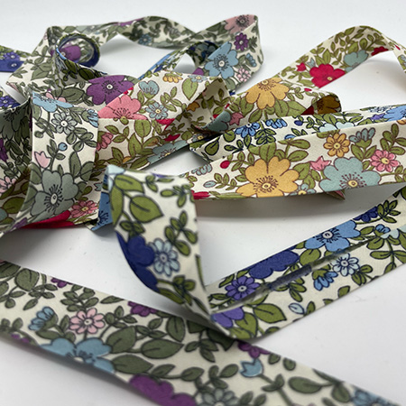 Poplin blomster, skråbånd 