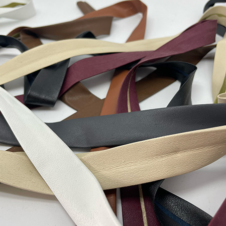 Læder (imiteret) skråbånd, sort